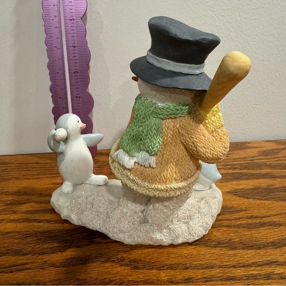 Ice Sculptures “Snow Me A Curve Ball” Softball Baseball Snowman Penguins #21368 - Picture 4 of 6